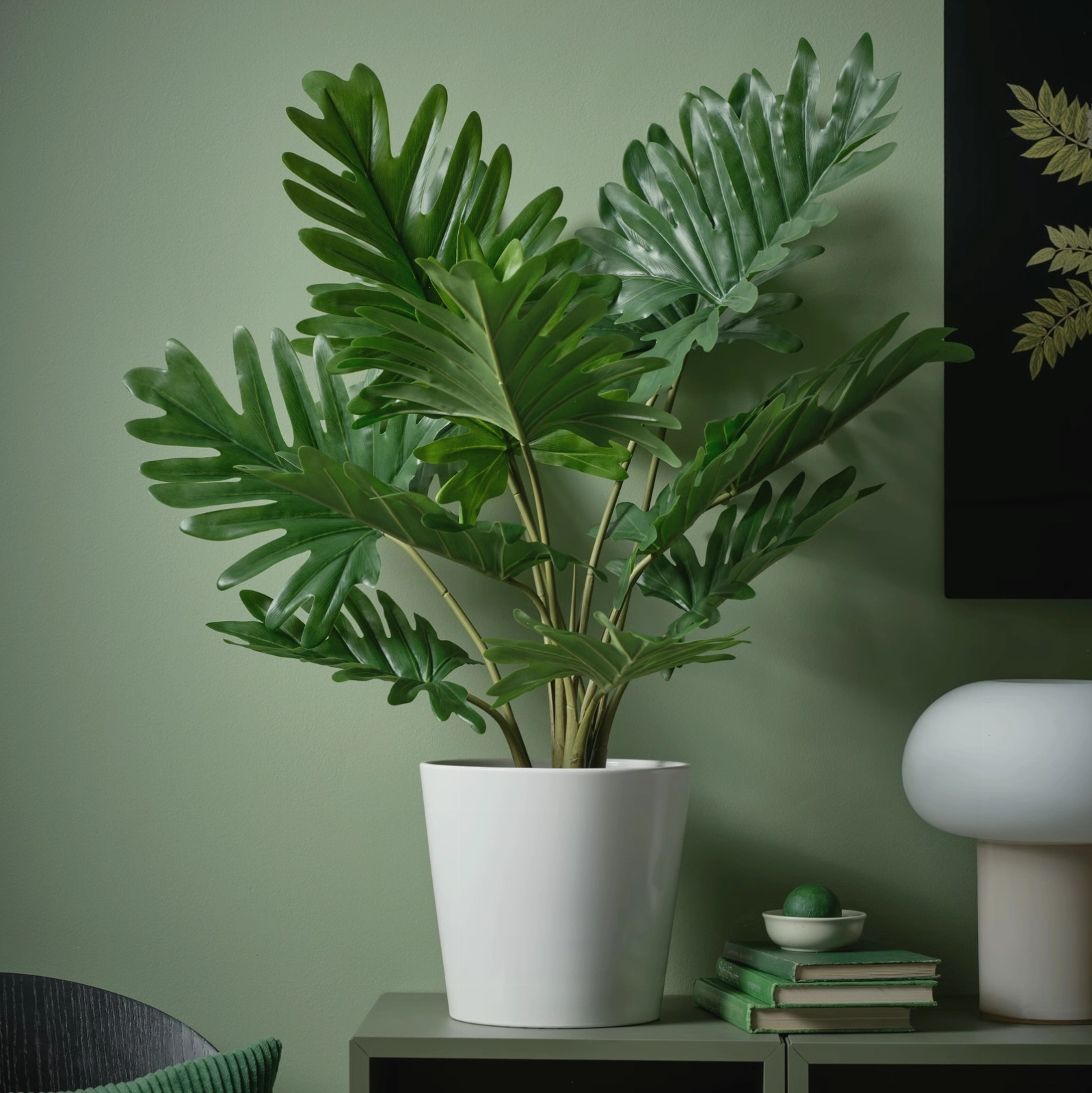 Sản phẩm FEJKA series, bao gồm các loại cây giả và hoa giả trang trí, mang vẻ đẹp tự nhiên