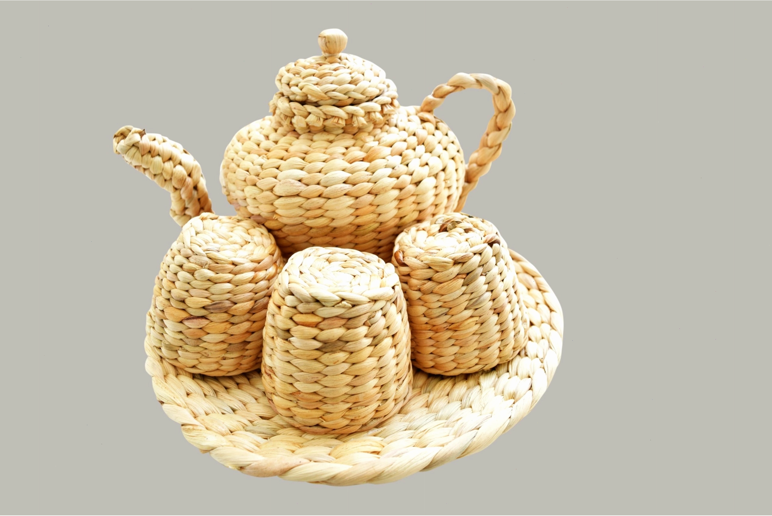 Sản phẩm thủ công mỹ nghệ được làm từ cây lục bình mang vẻ đẹp mộc mạc, độc đáo.