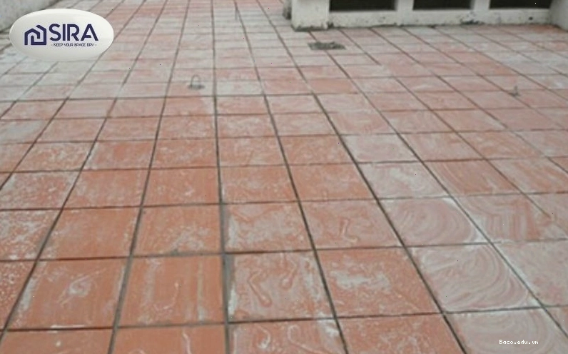 Sơn chống thấm trong suốt SIRA AC thi công trên nền gạch đỏ sân thượng