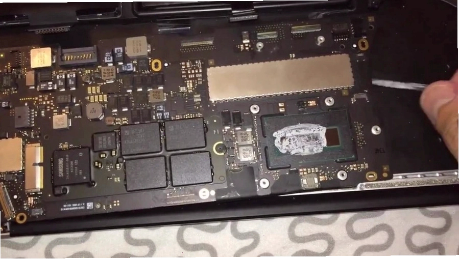 Sửa Macbook bị vô nước