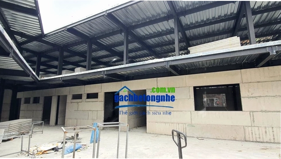 Tấm bê tông nhẹ EPS cách nhiệt và chống nóng, phù hợp cho nhà khung thép lắp ghép.