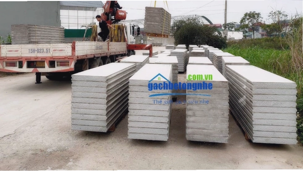 Tấm bê tông xốp EPS đúc sẵn, hoàn hảo cho lắp đặt tường và sàn ngoài trời với độ bền cao.