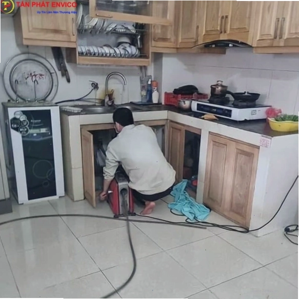 Tấn Phát Envico thông tắc cống nhà bếp