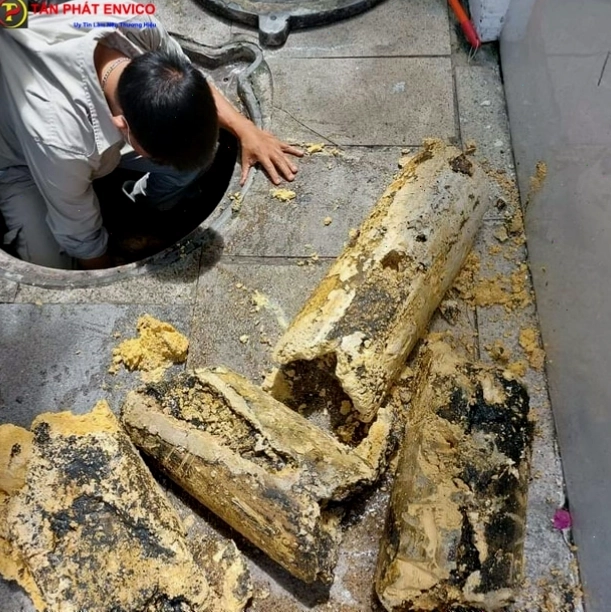 Tấn Phát Envico xử lý thông tắc cống nghẹt do dầu mỡ