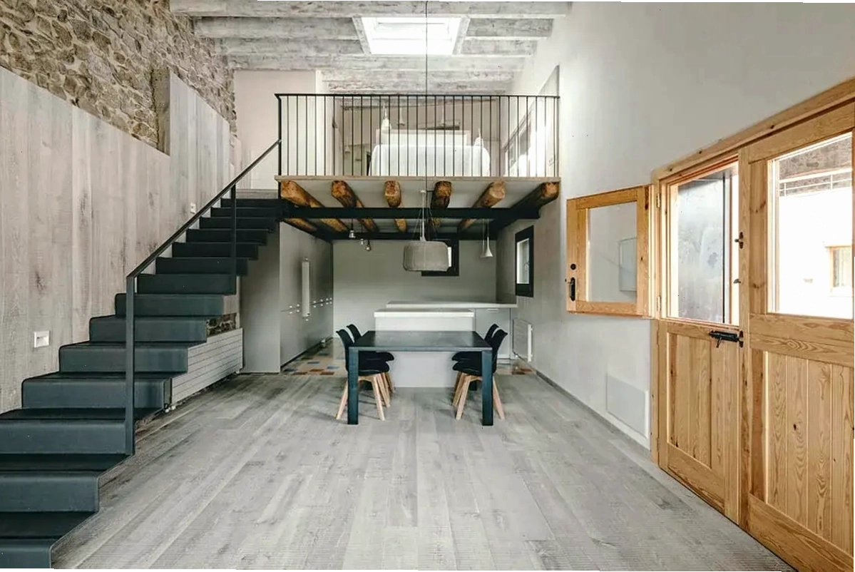 Tầng trệt là không gian sinh hoạt chính của nhà cấp 4 gác lửng với cách bố trí khoa học