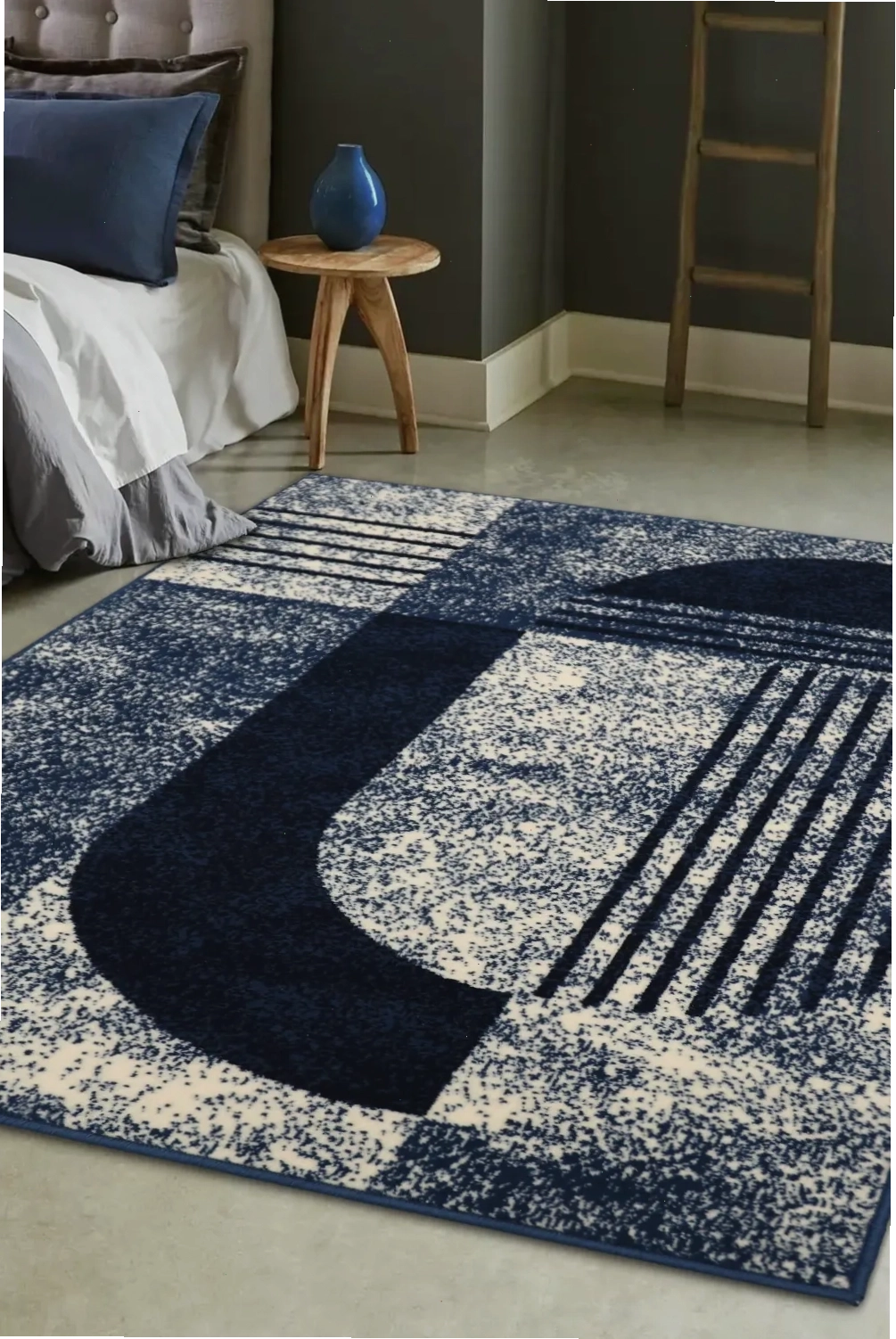 Thảm MAESTRO MODERN GEO NAVY với họa tiết hình học hiện đại màu xanh navy cuốn hút