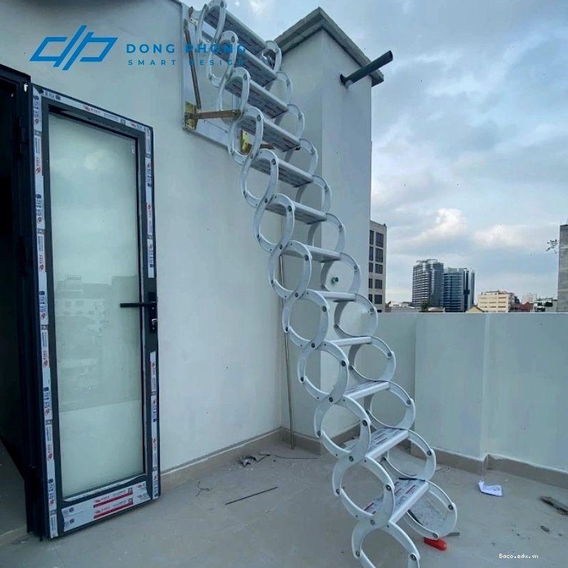 Thang nhôm xếp, dễ dàng gấp gọn khi không sử dụng