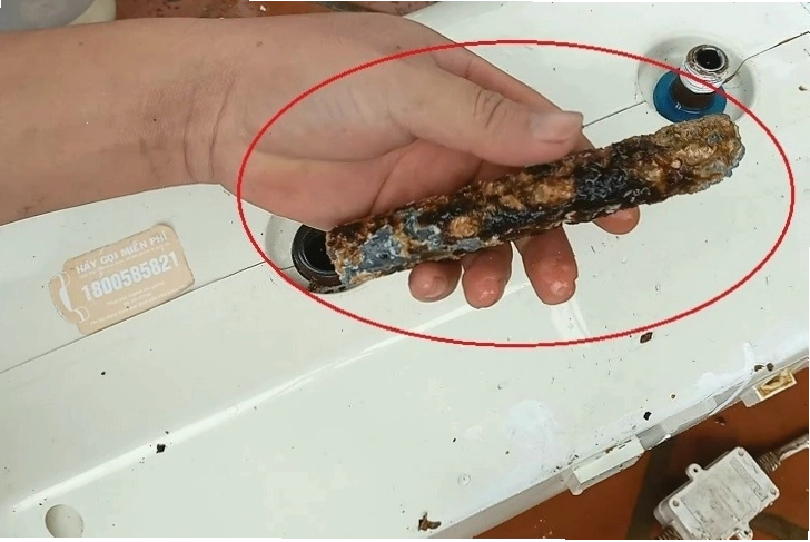 Thanh magie bình nóng lạnh bị bào mòn sau thời gian sử dụng