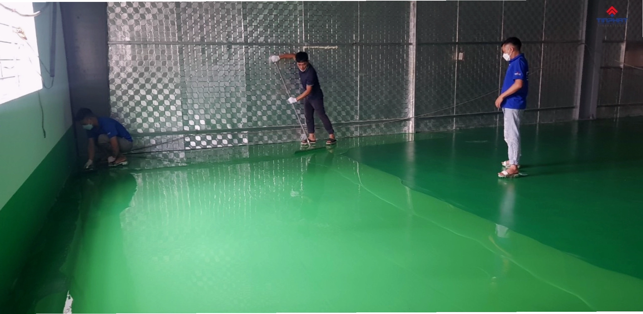 Thi công sơn epoxy tự san phẳng