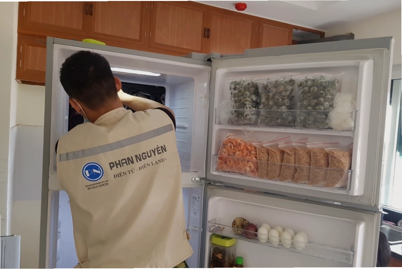 Thợ sửa tủ lạnh chuyên nghiệp tại khu vực Thanh Xuân