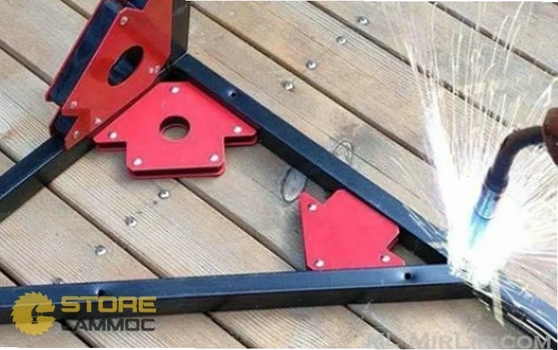 Thước ke góc vuông nam châm giúp cố định vật liệu trong quá trình làm việc.