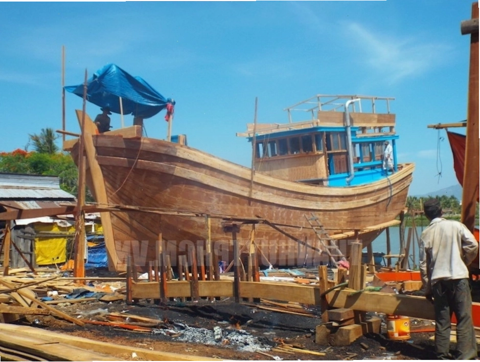 Thuyền đóng bằng gỗ Teak