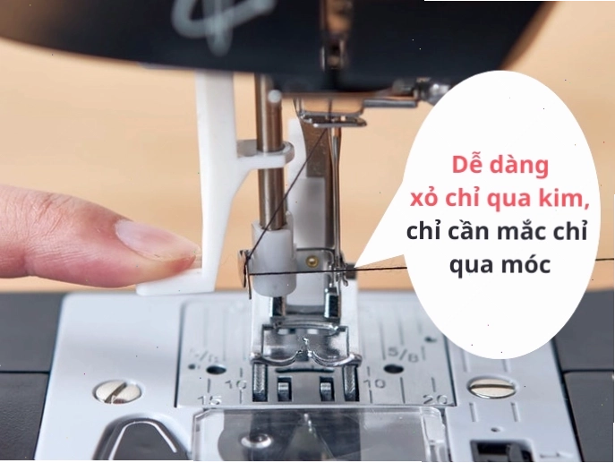 Tính năng xỏ chỉ qua kim tự động