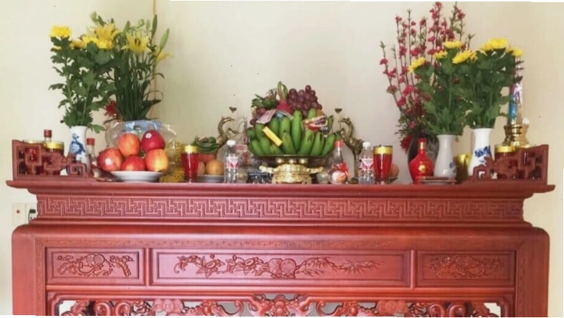 Trang trí bàn thờ ngày Tết thể hiện lòng tôn kính với tổ tiên