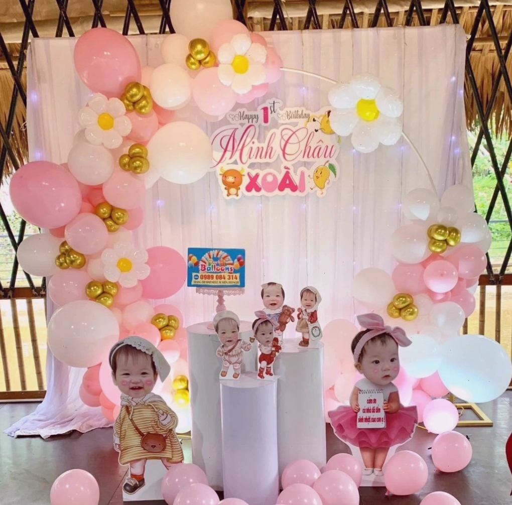 Trang trí sinh nhật bé gái Minh Châu với tông màu nổi bật