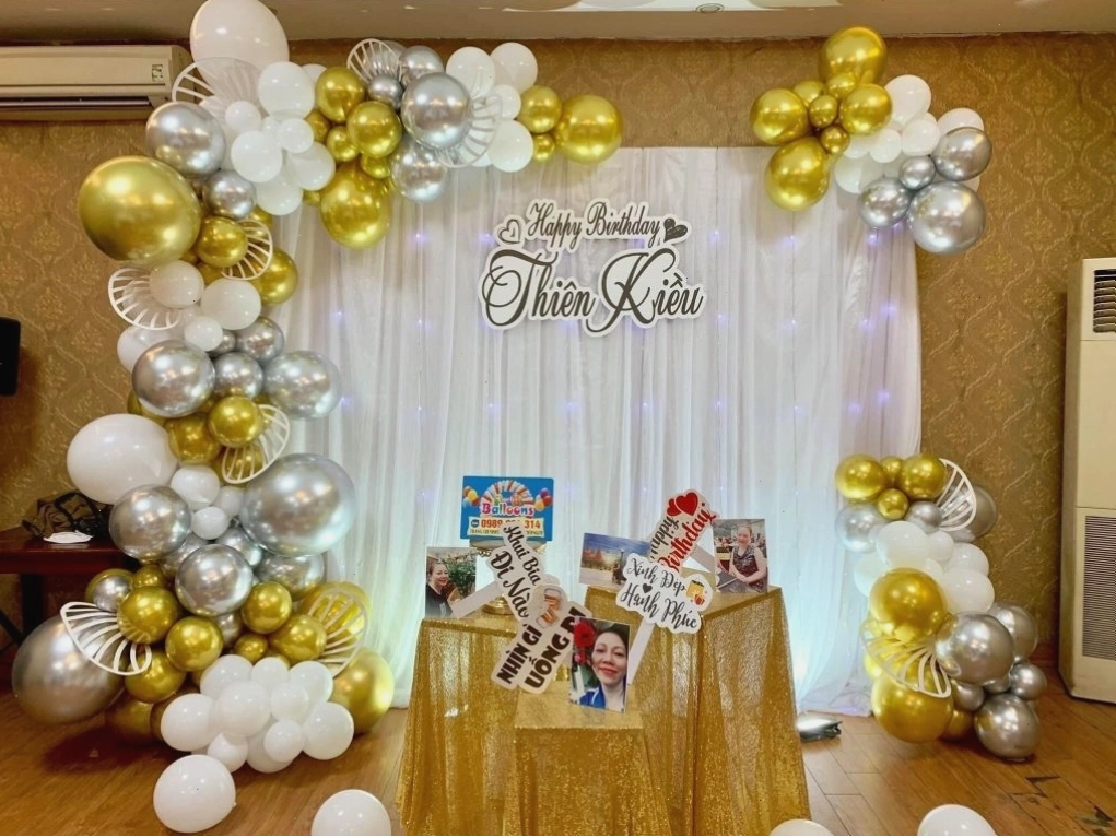 Trang trí sinh nhật cho chị Thiên Kiều với phụ kiện dễ thương