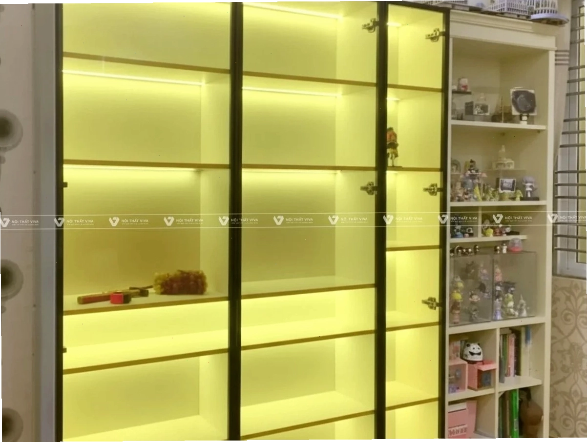 Tủ kính trưng bày sản phẩm với nhiều kiểu dáng khác nhau
