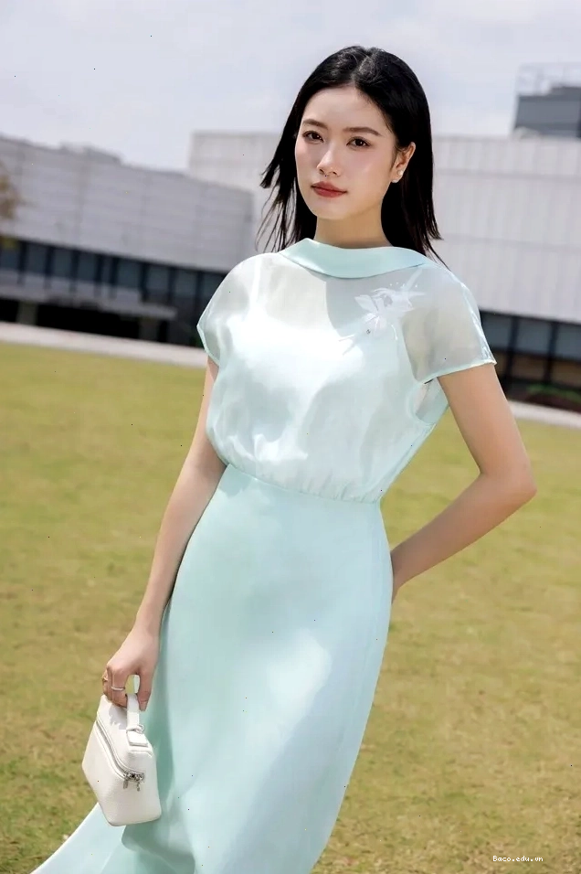Tự tin khoe sắc cùng trang phục xanh dương pastel