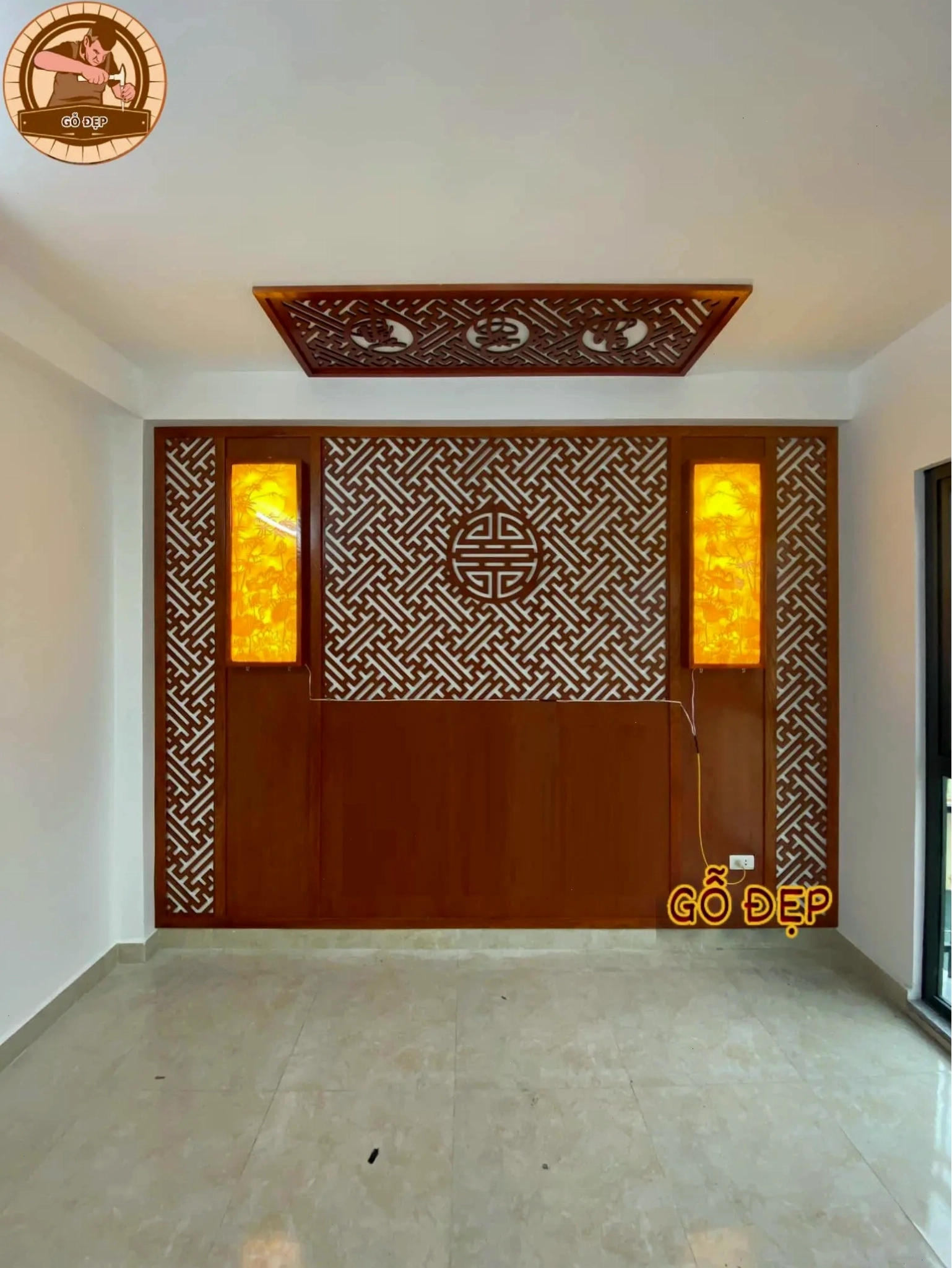 Vách ngăn bàn thờ gỗ đẹp, chất lượng cao, bền bỉ theo thời gian
