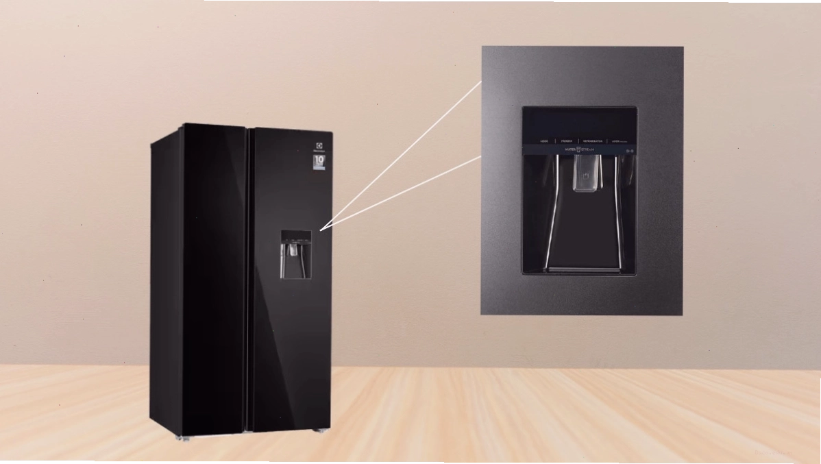 Vị trí lấy nước bên ngoài tiện lợi trên tủ lạnh Electrolux