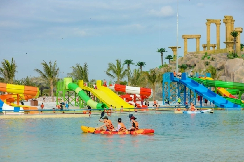 VinWonders Hà Nội Water Park với các trò chơi dưới nước hấp dẫn