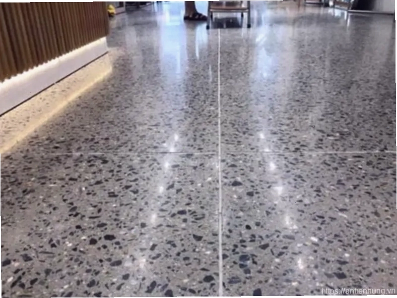 Xoa nền bê tông trang trí tạo điểm nhấn thẩm mỹ