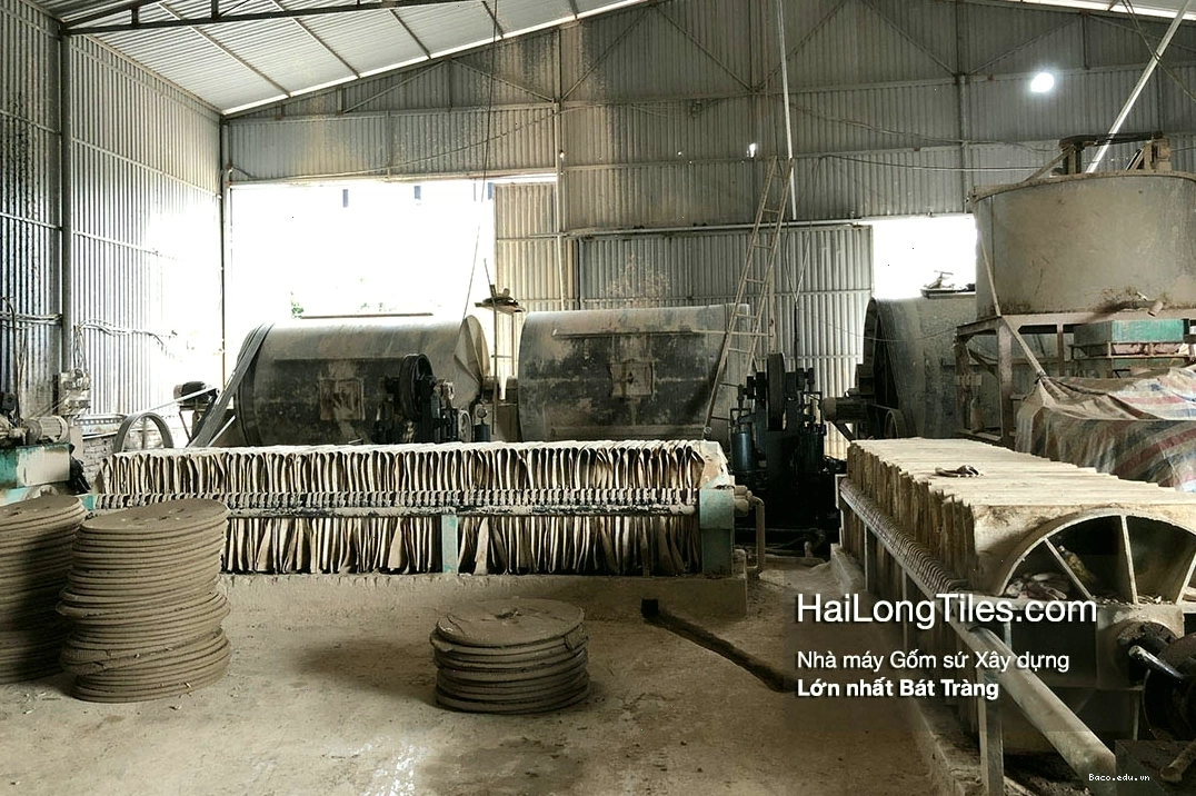 Xưởng đất chế tác ngói âm dương tại Hải Long