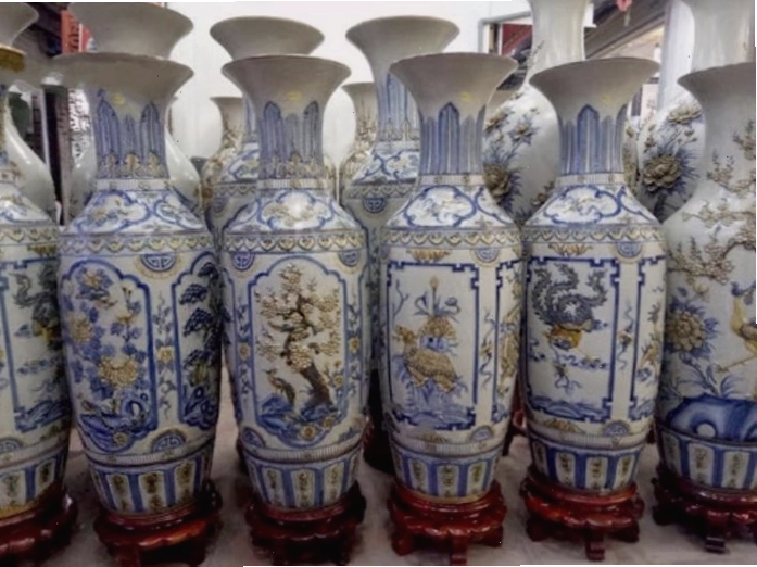 Ý nghĩa của lục bình trong phong thủy, tượng trưng cho sự sung túc và tài lộc.